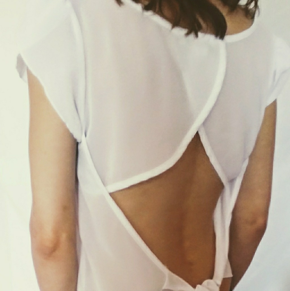 A'Gaci Open-Backed White top